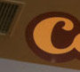 Logo troquelado + huincha adhesiva impresa en window vision.